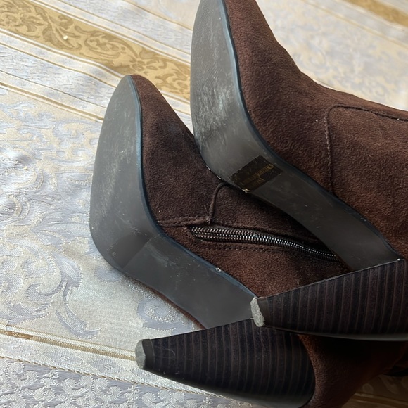 Imitation suede brown heeled boots size 8 - Picture 7 of 12